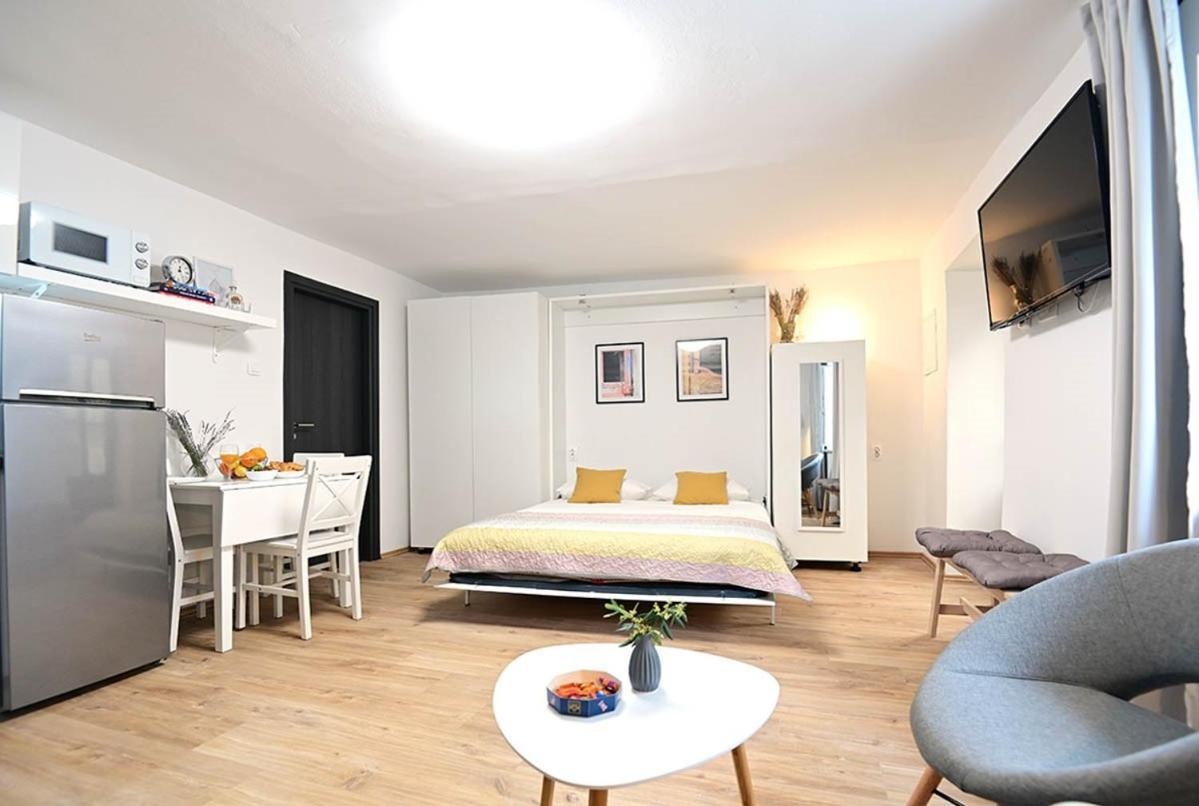 Apartment D & Studio L Dobrinj Eksteriør bilde