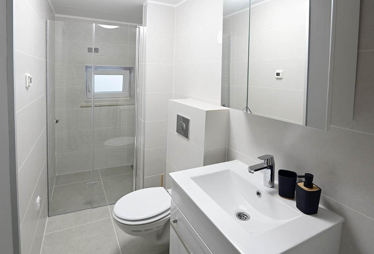 Apartment D & Studio L Dobrinj Eksteriør bilde