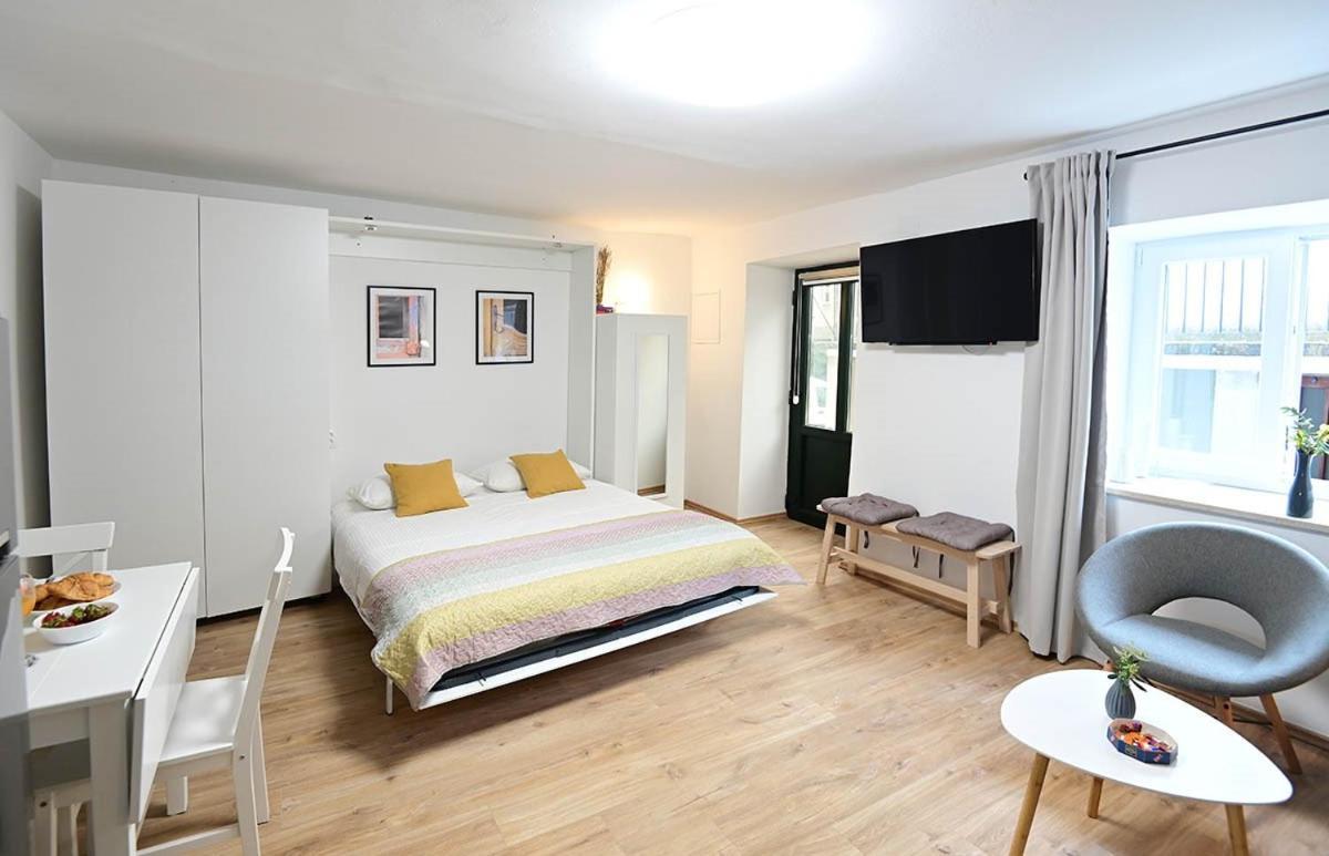 Apartment D & Studio L Dobrinj Eksteriør bilde