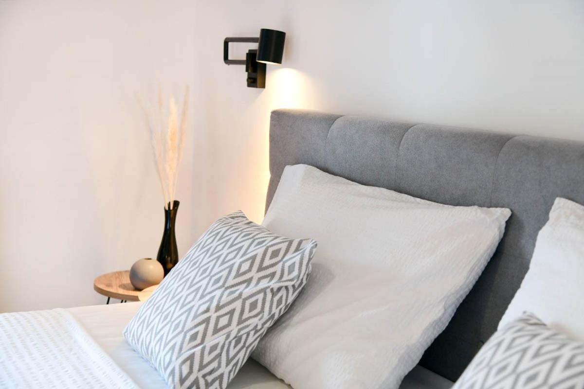 Apartment D & Studio L Dobrinj Eksteriør bilde