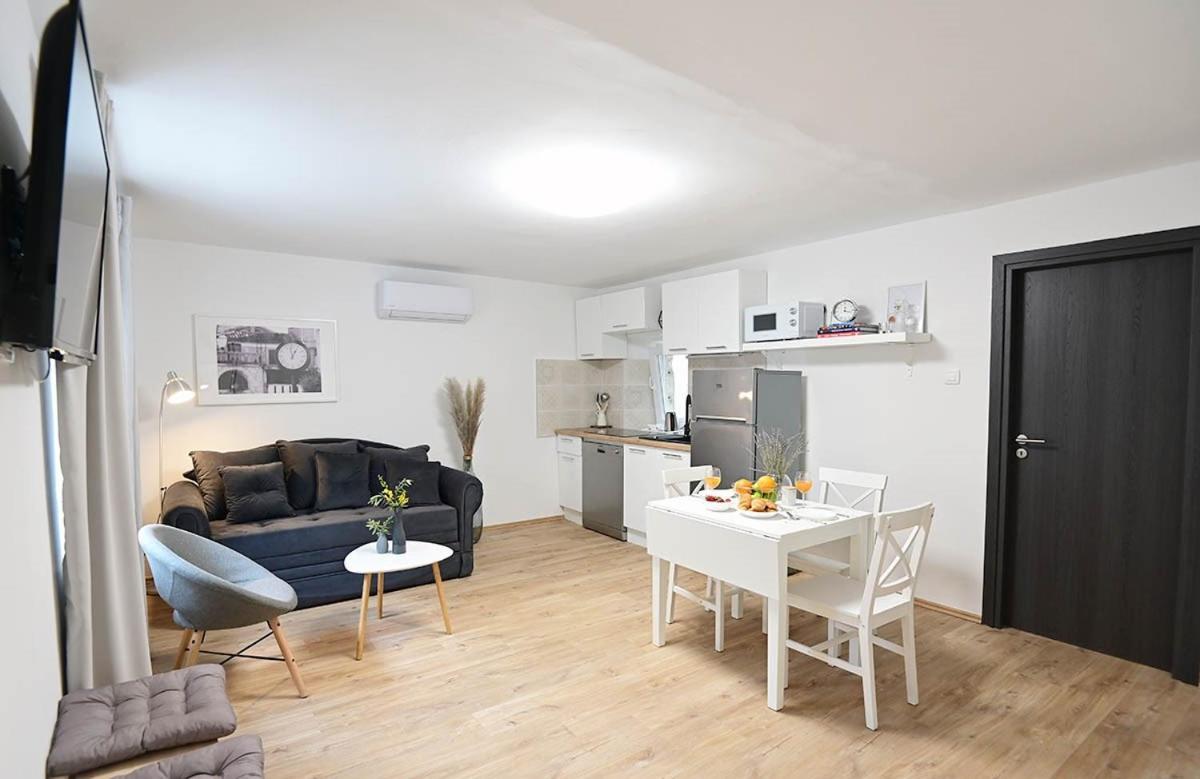 Apartment D & Studio L Dobrinj Eksteriør bilde