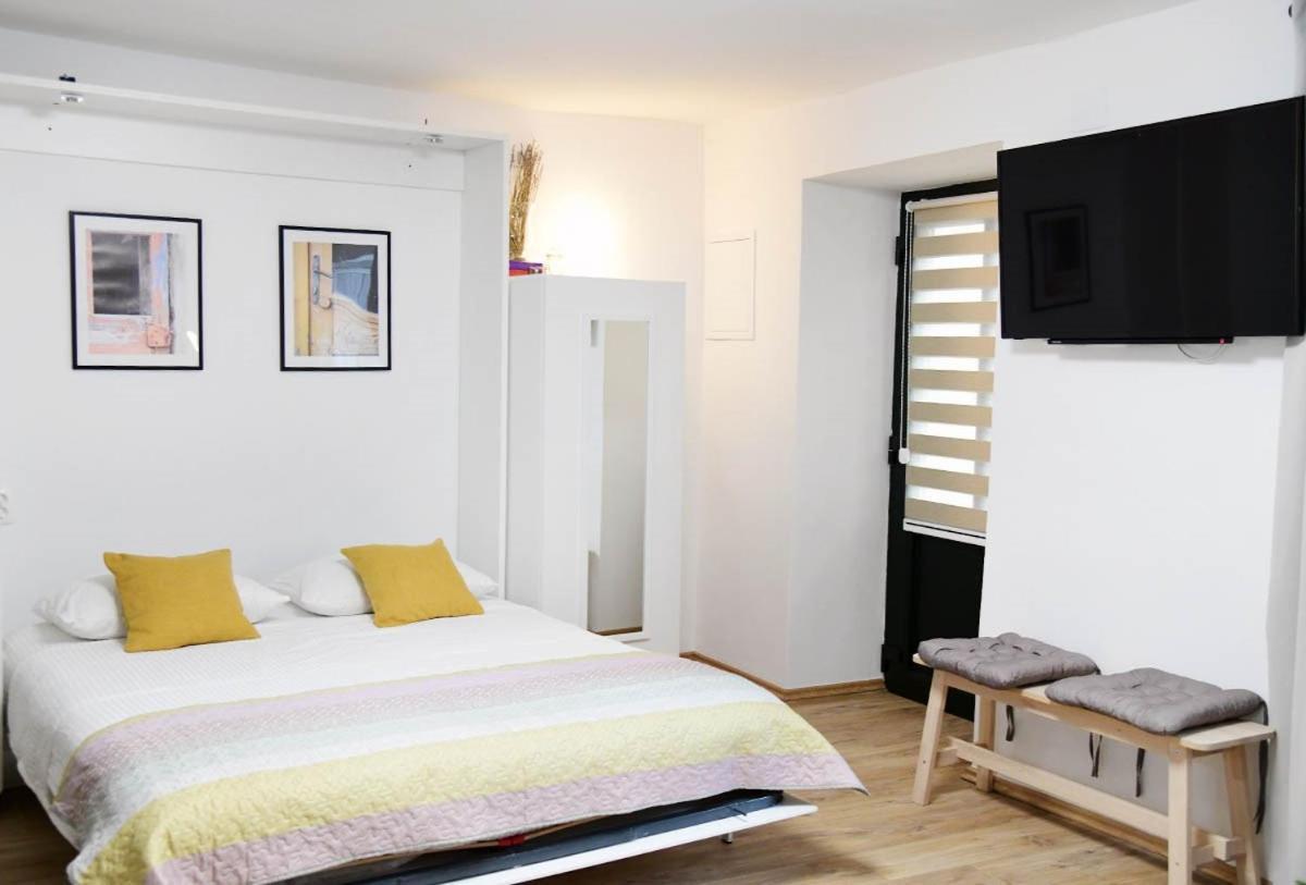 Apartment D & Studio L Dobrinj Eksteriør bilde
