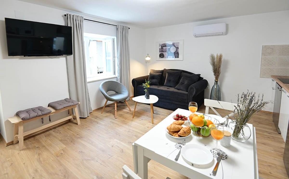 Apartment D & Studio L Dobrinj Eksteriør bilde