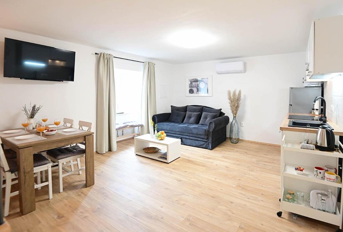 Apartment D & Studio L Dobrinj Eksteriør bilde