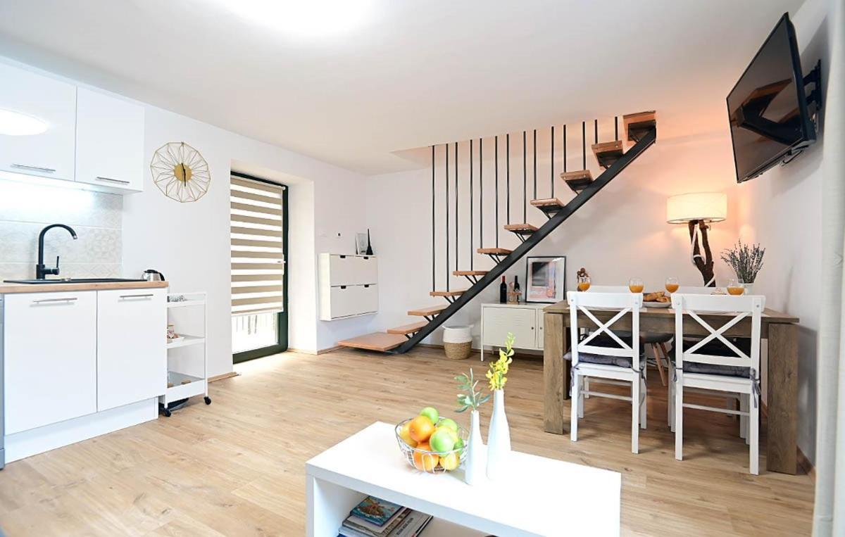 Apartment D & Studio L Dobrinj Eksteriør bilde