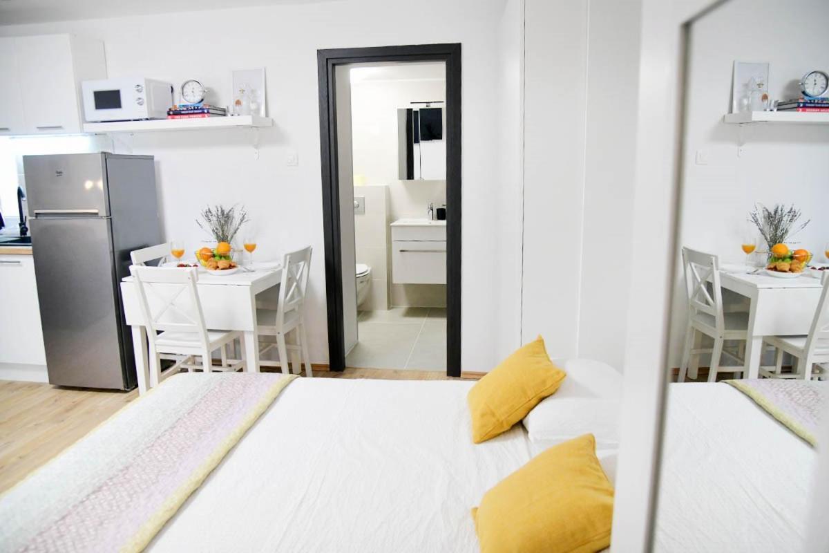 Apartment D & Studio L Dobrinj Eksteriør bilde