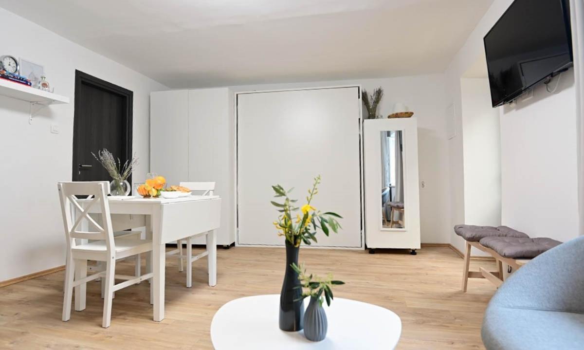 Apartment D & Studio L Dobrinj Eksteriør bilde