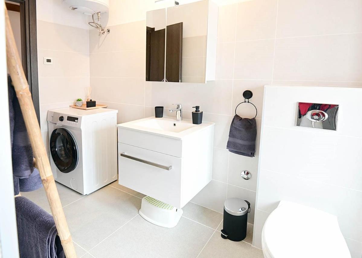 Apartment D & Studio L Dobrinj Eksteriør bilde